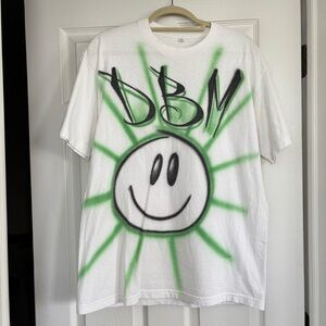 Middle of the mall tee